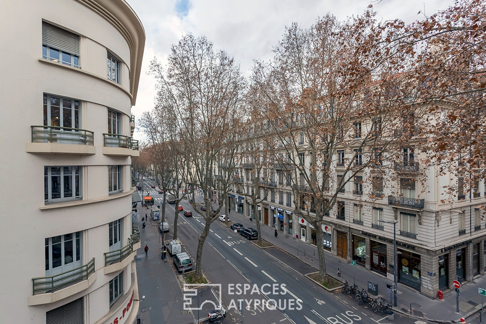 Haussmannien rénové avec balcon