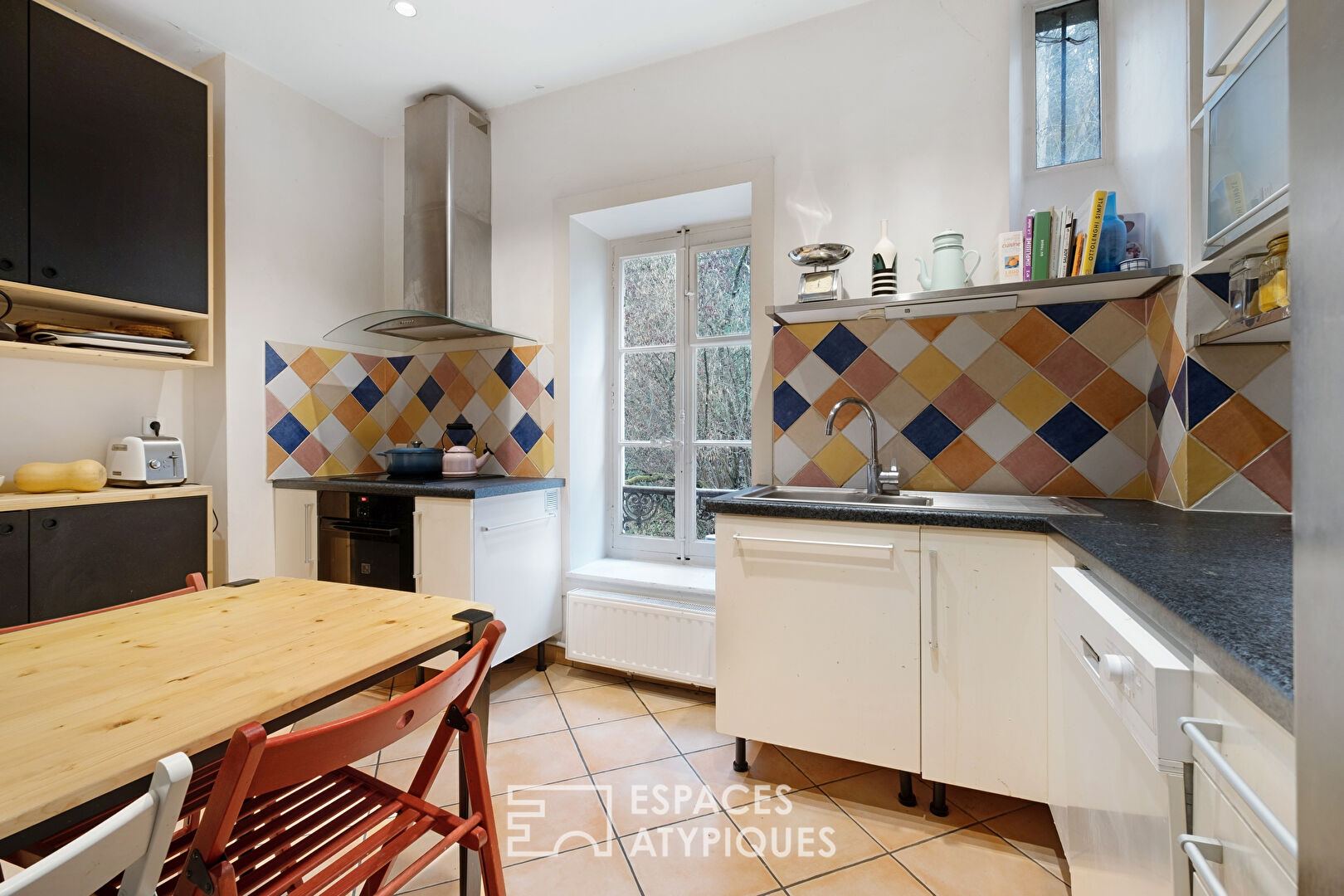 Apartment in an old building with a view of the Saône