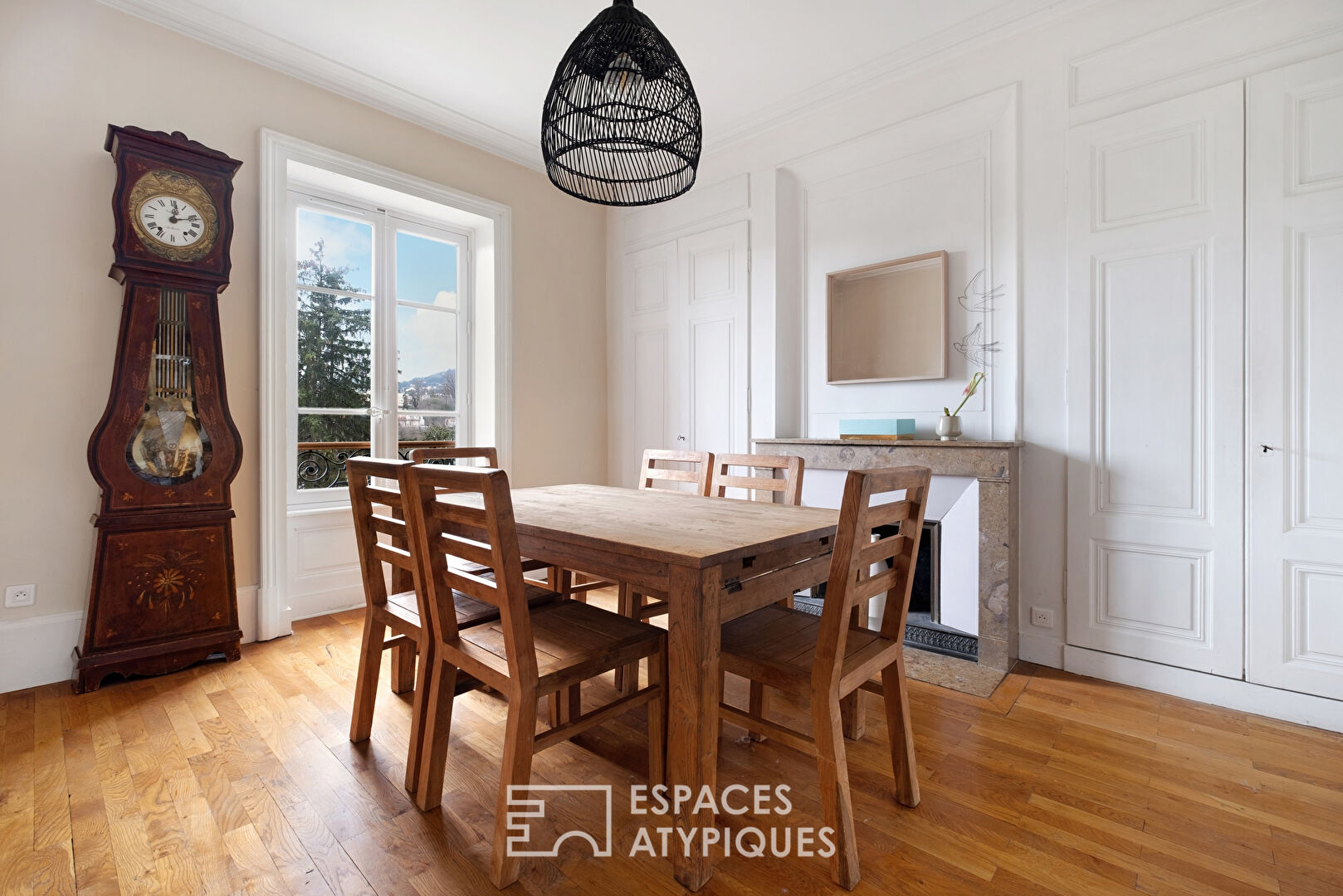 Apartment in an old building with a view of the Saône