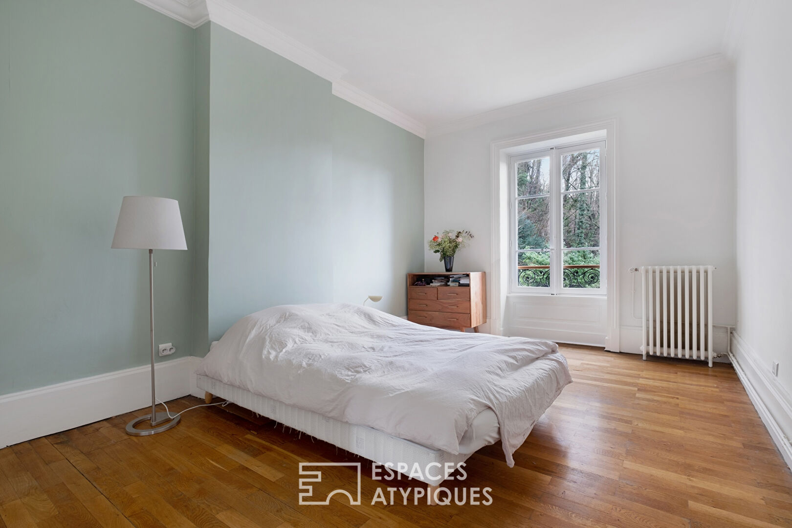 Apartment in an old building with a view of the Saône