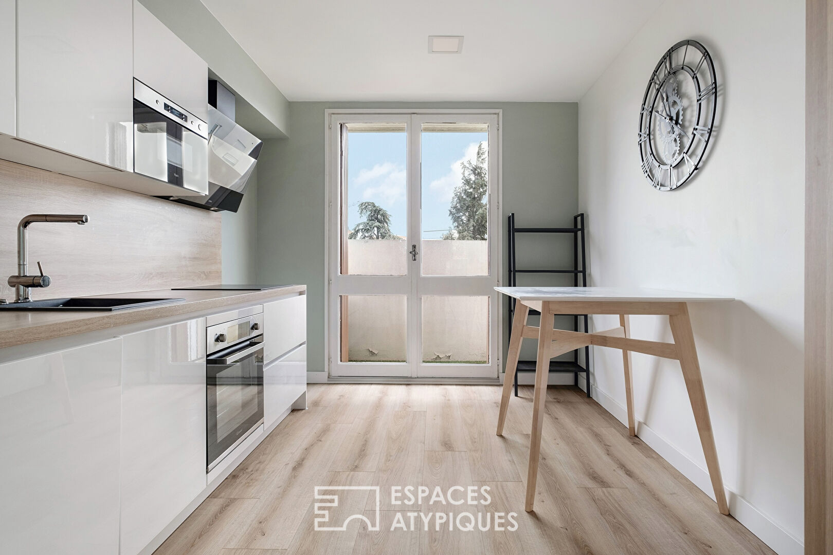 Renovated apartment with open view and balcony