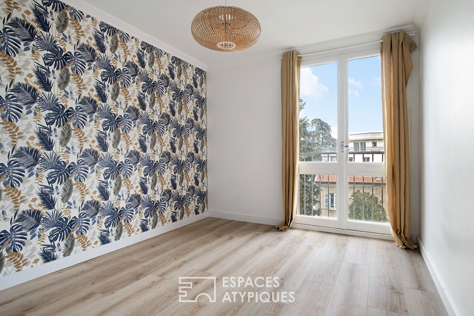 Renovated apartment with open view and balcony
