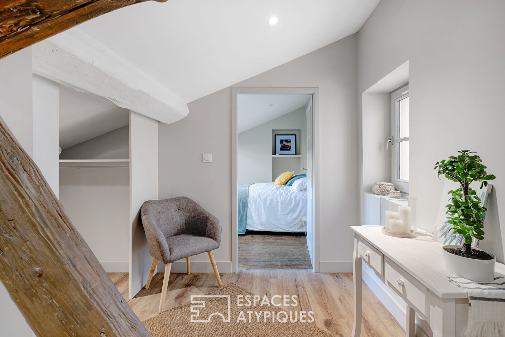 Appartement T3 mansardé en dernier étage avec balcon