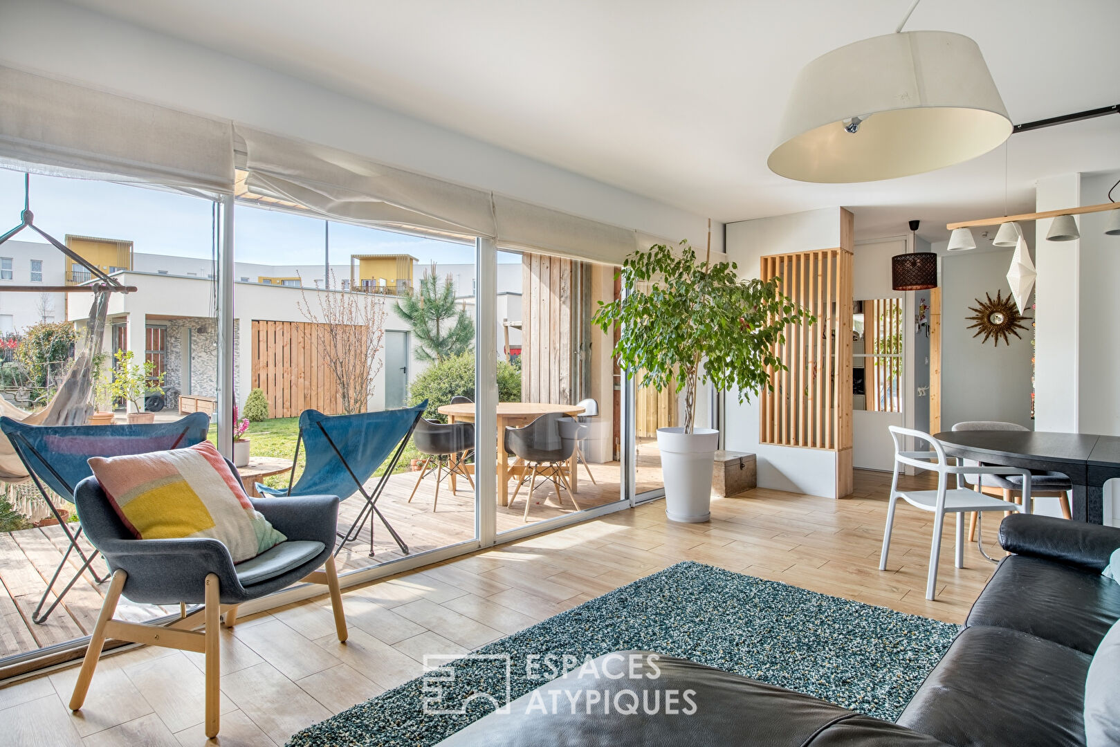 Maison contemporaine avec jardin