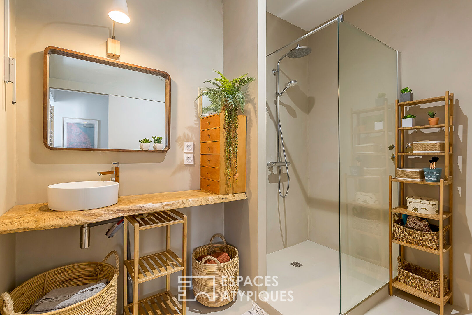 Appartement rénové avec goût à métro Valmy