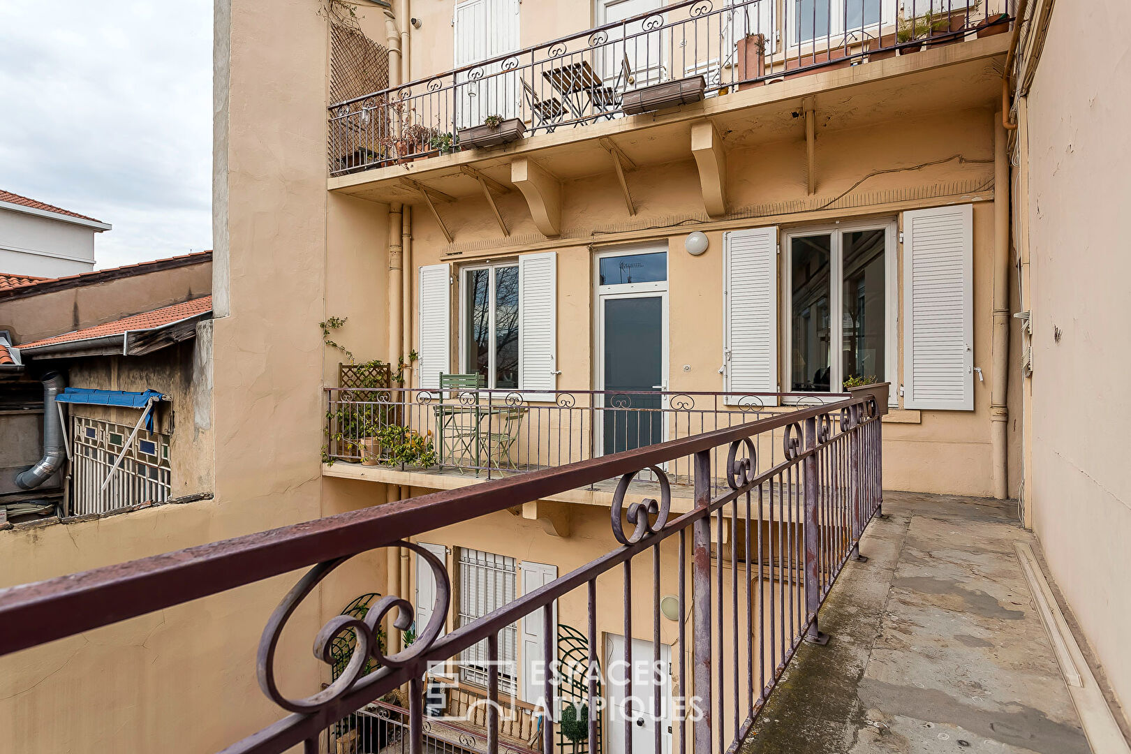 Appartement rénové avec goût à métro Valmy