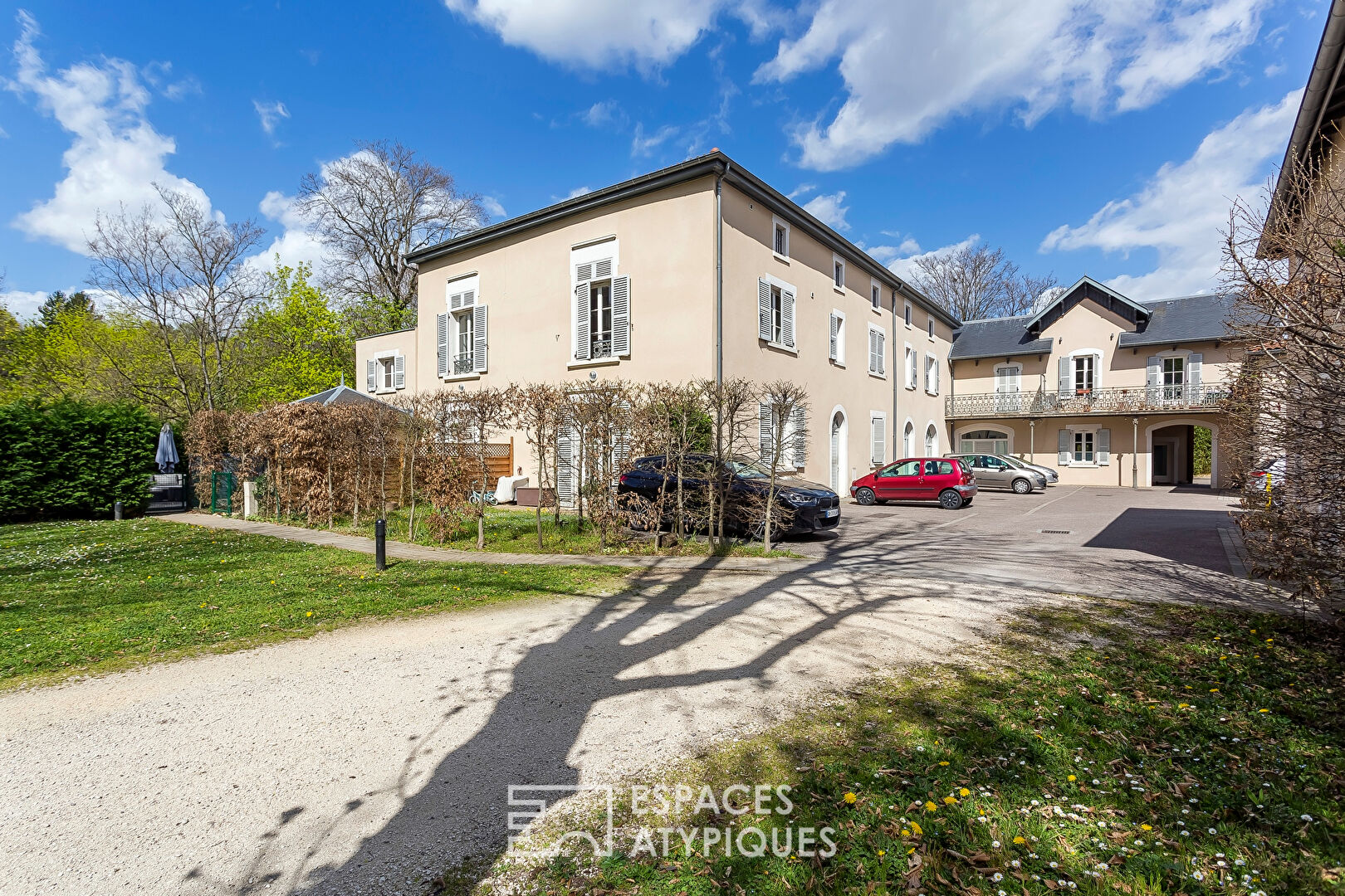 Duplex rénové avec jardin