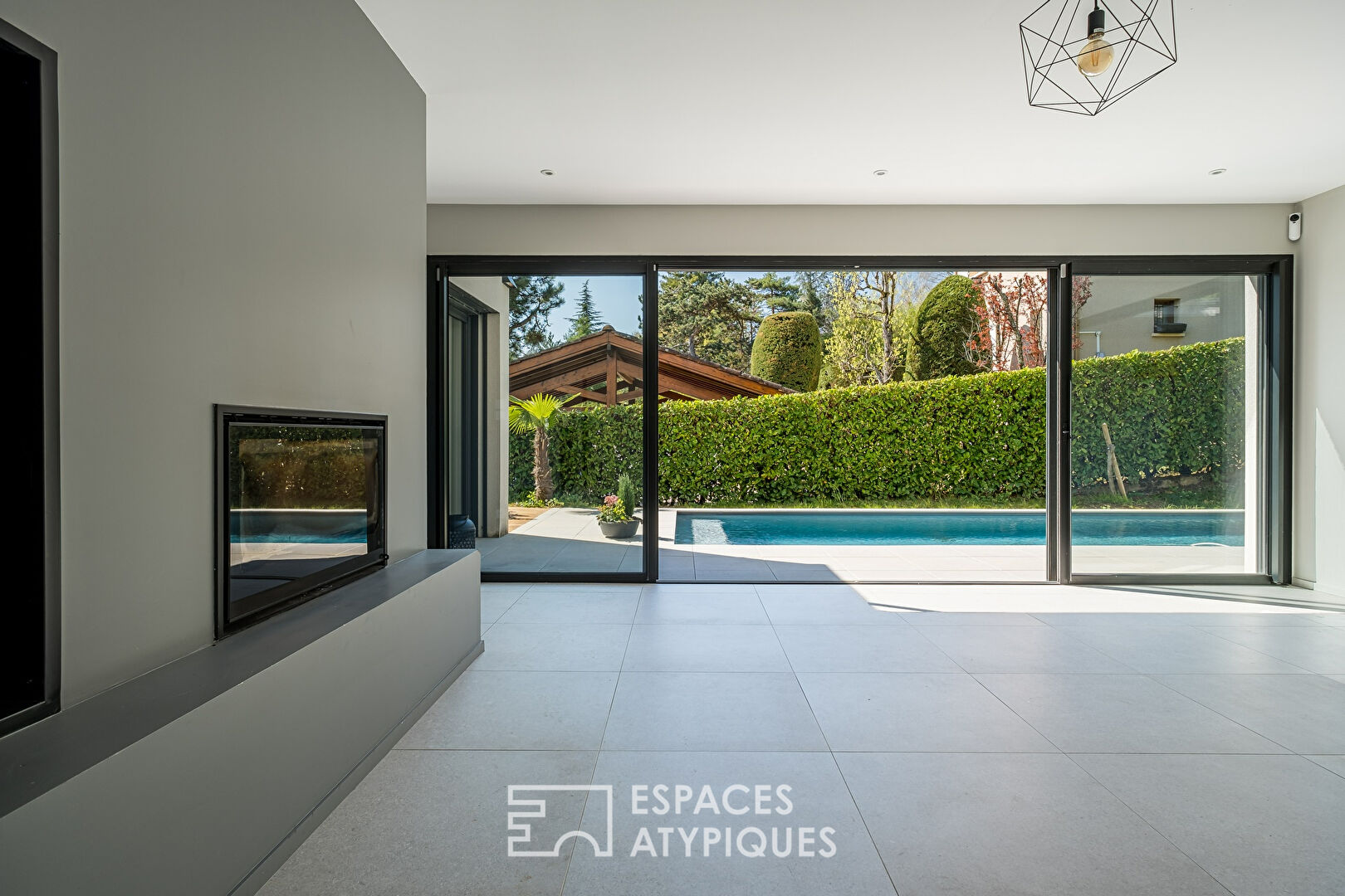 Contemporary house with garden and swimming pool