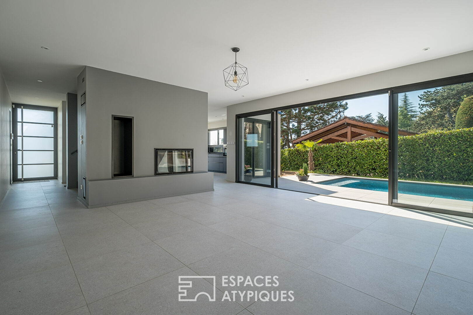 Contemporary house with garden and swimming pool