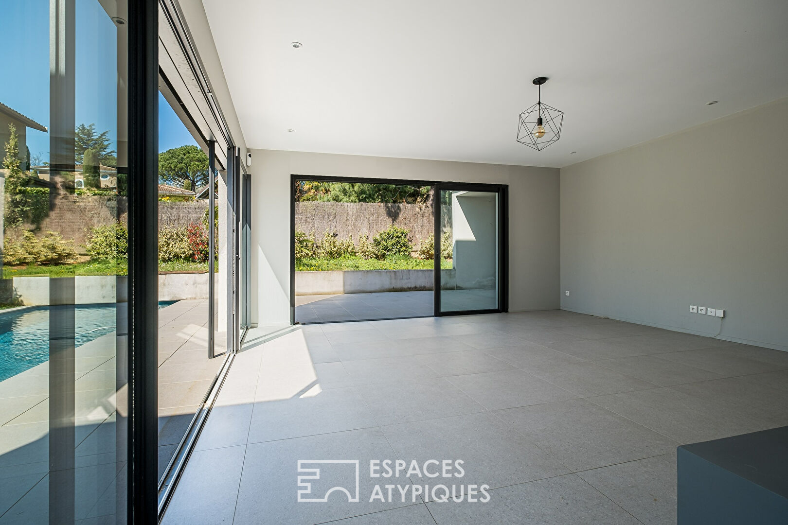Contemporary house with garden and swimming pool