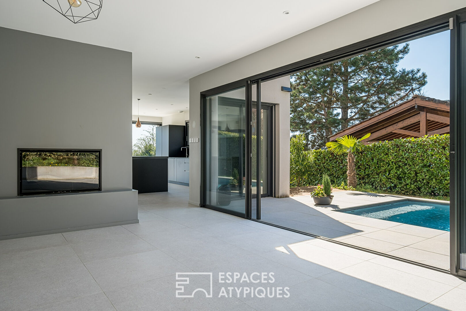 Contemporary house with garden and swimming pool