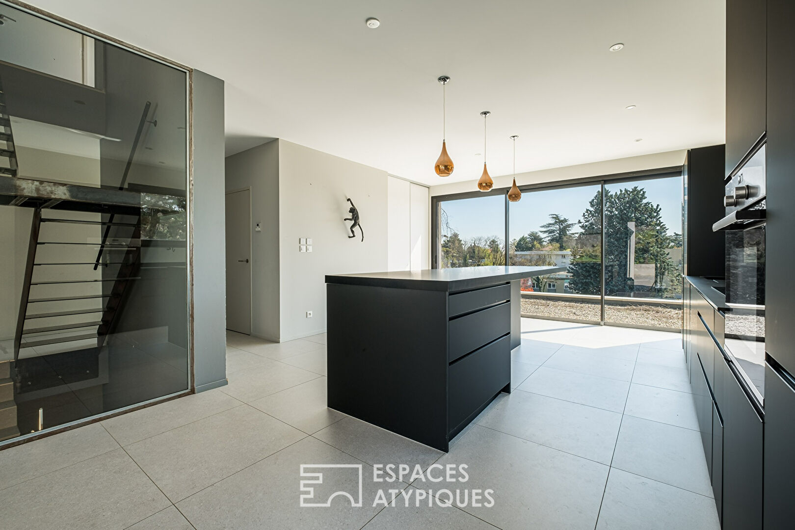 Contemporary house with garden and swimming pool