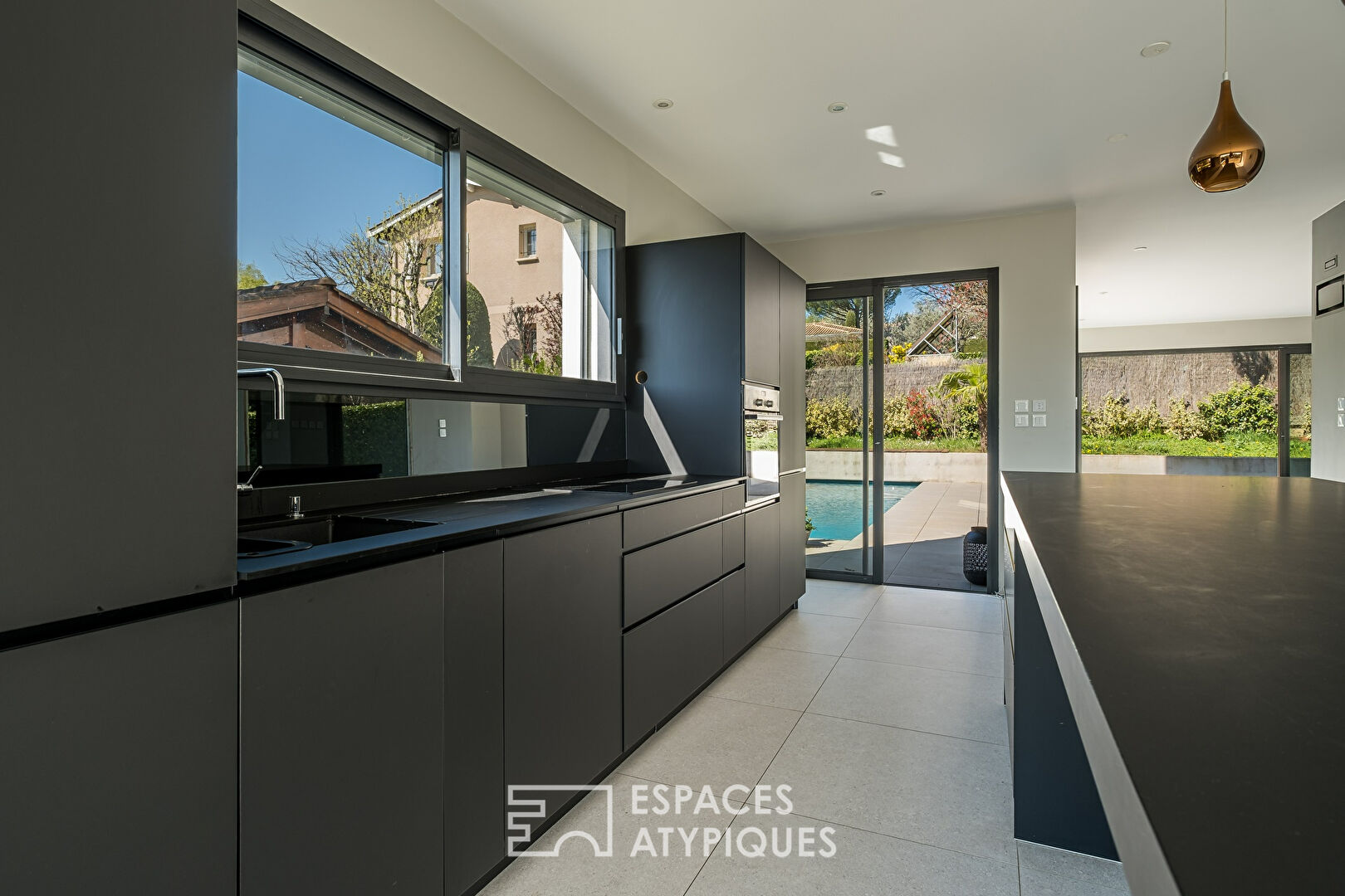 Contemporary house with garden and swimming pool
