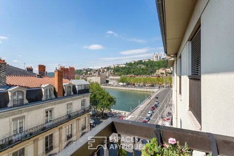 Appartement bourgeois Quai Saint Antoine en étage élevé avec ascenseur