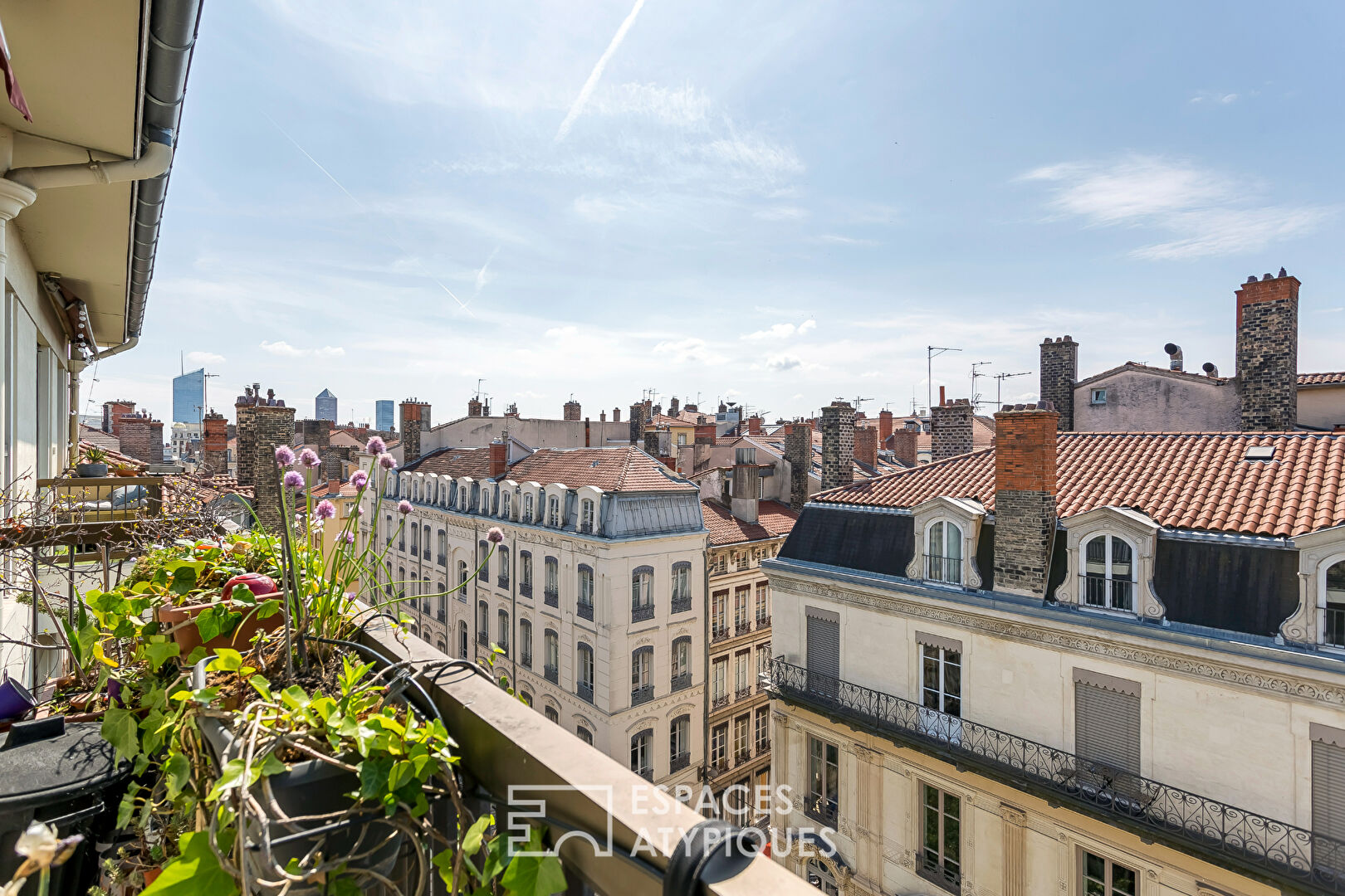 Appartement bourgeois Quai Saint Antoine en étage élevé avec ascenseur