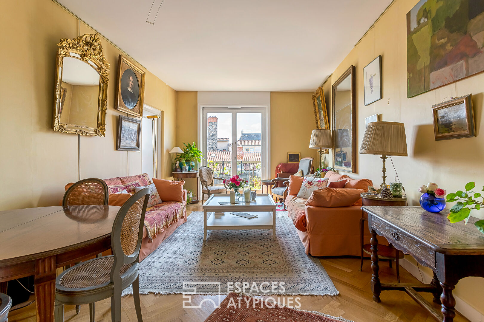 Appartement bourgeois Quai Saint Antoine en étage élevé avec ascenseur