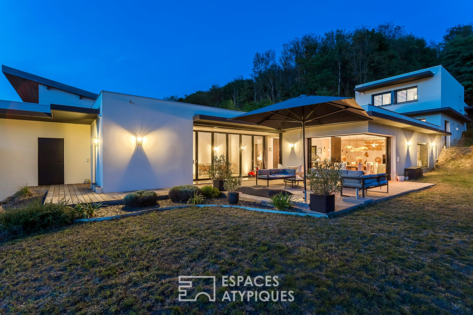 Architect house with view and infinity pool