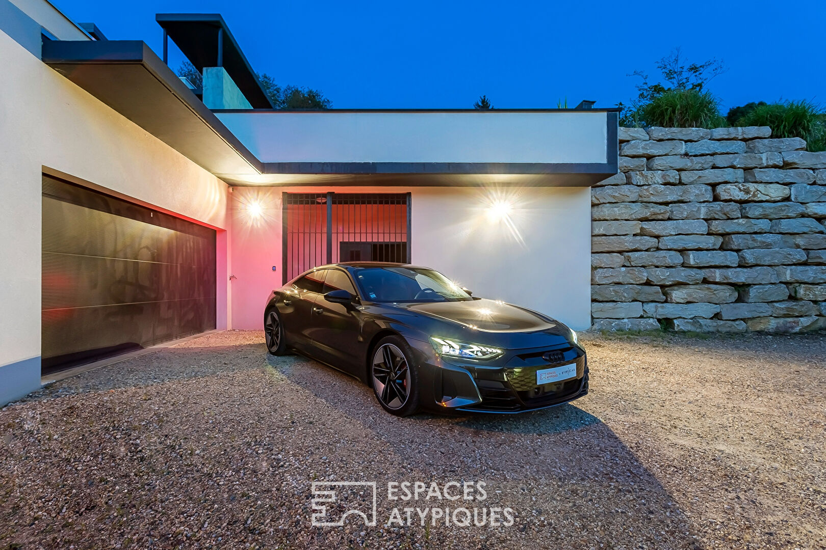 Maison d’architecte avec vue et piscine à débordement