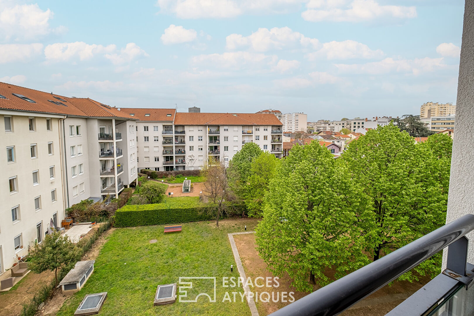 Duplex en dernier étage d’un immeuble moderne
