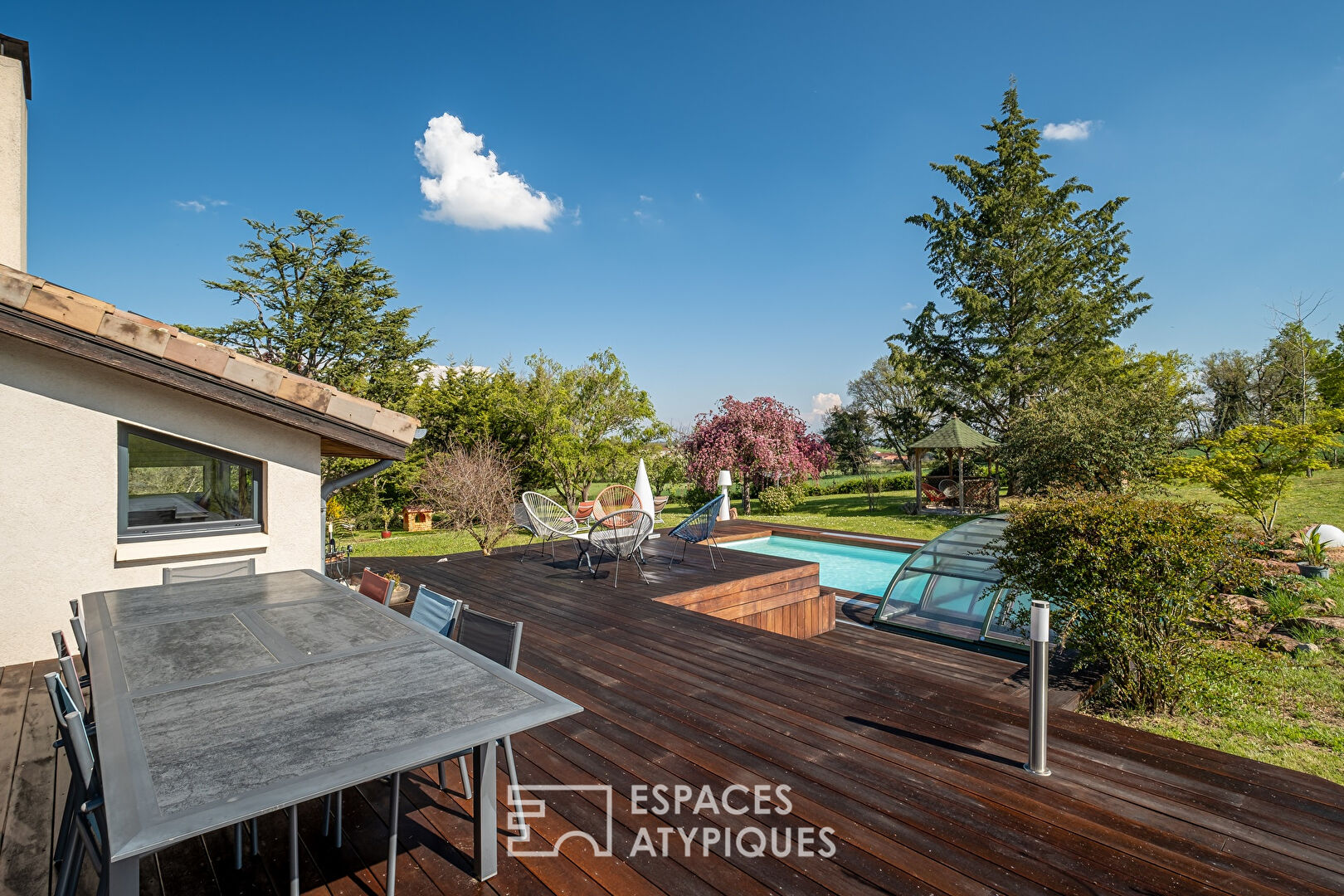 Maison rénovée avec piscine