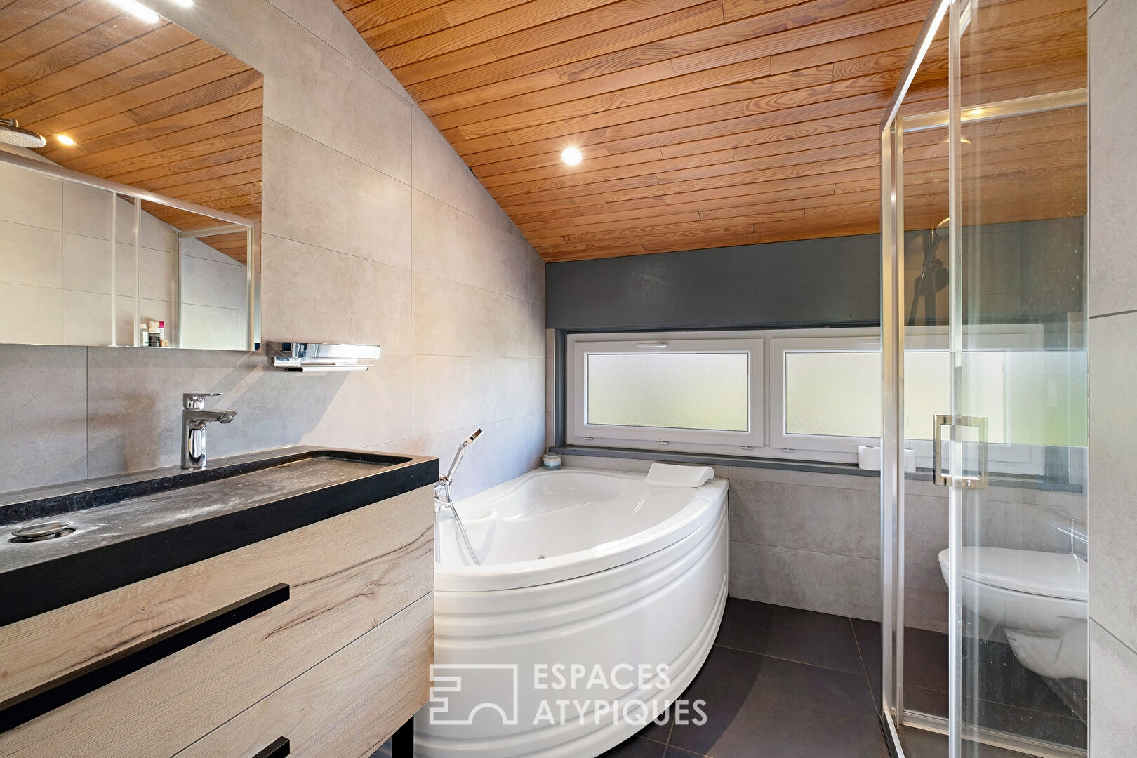 Maison rénovée avec piscine