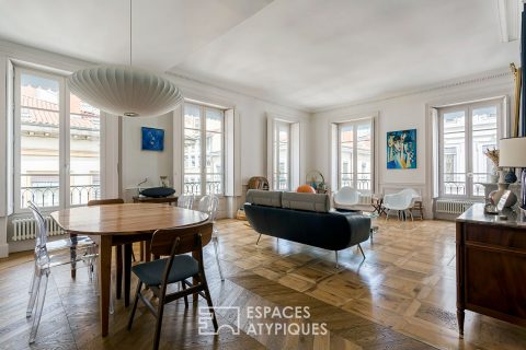 Sumptuous bourgeois renovated in the heart of Ainay on a high floor with elevator