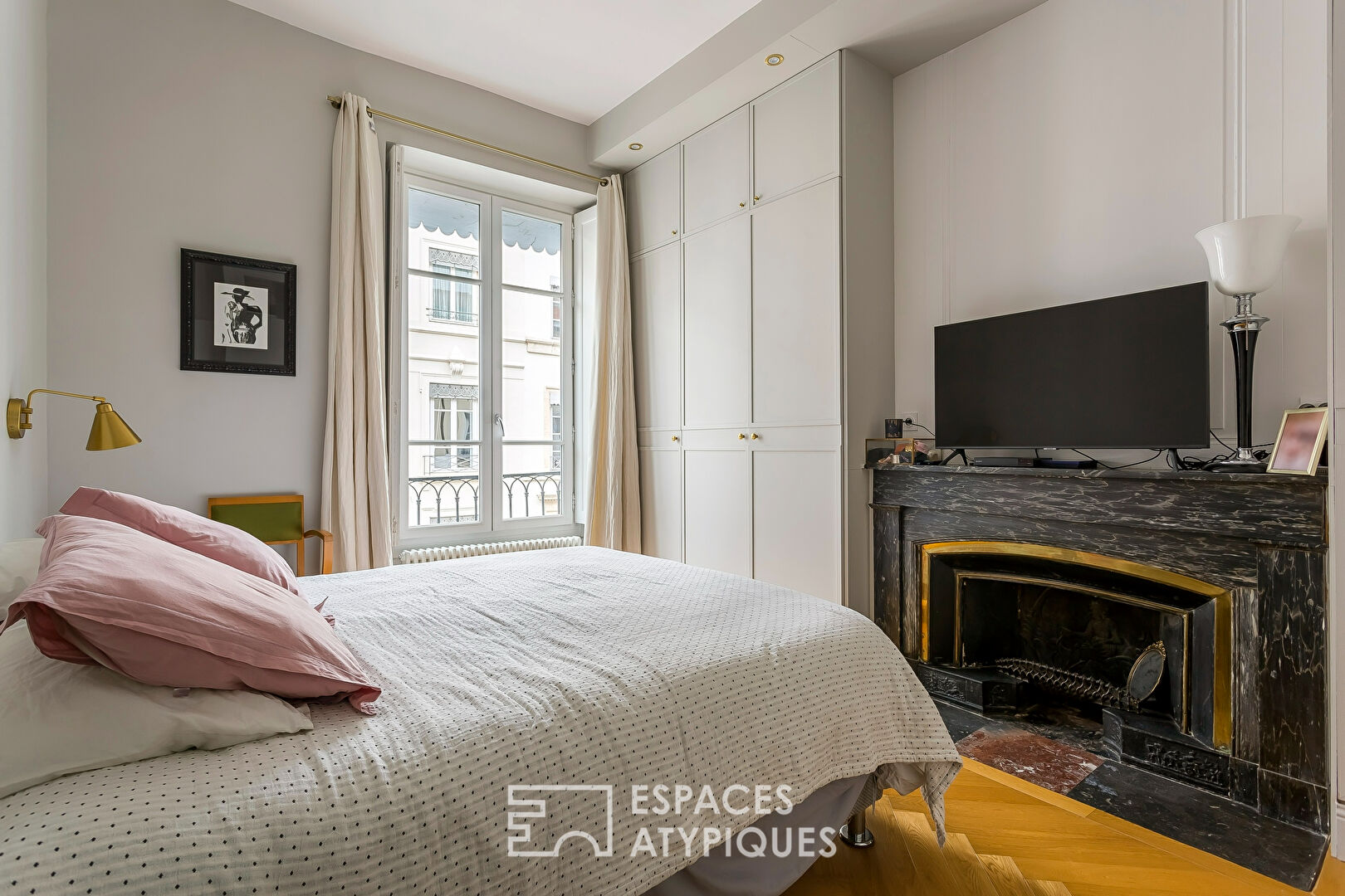 Sumptuous bourgeois renovated in the heart of Ainay on a high floor with elevator