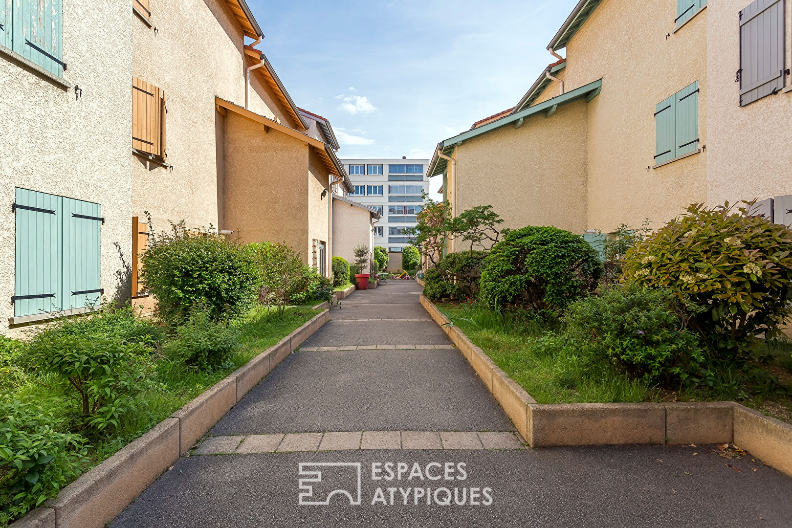 Comme une maison de ville avec terrasse et jardin dans le 8ème à Lyon