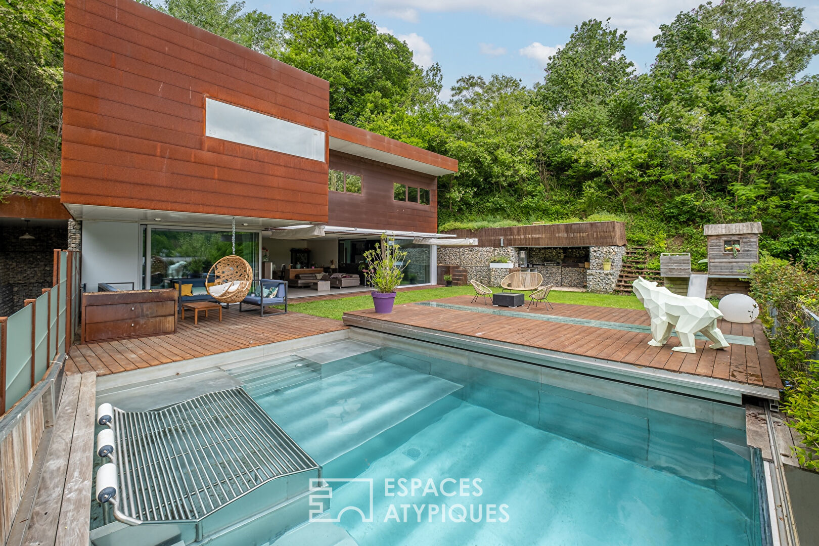 Maison contemporaine atypique et unique avec piscine