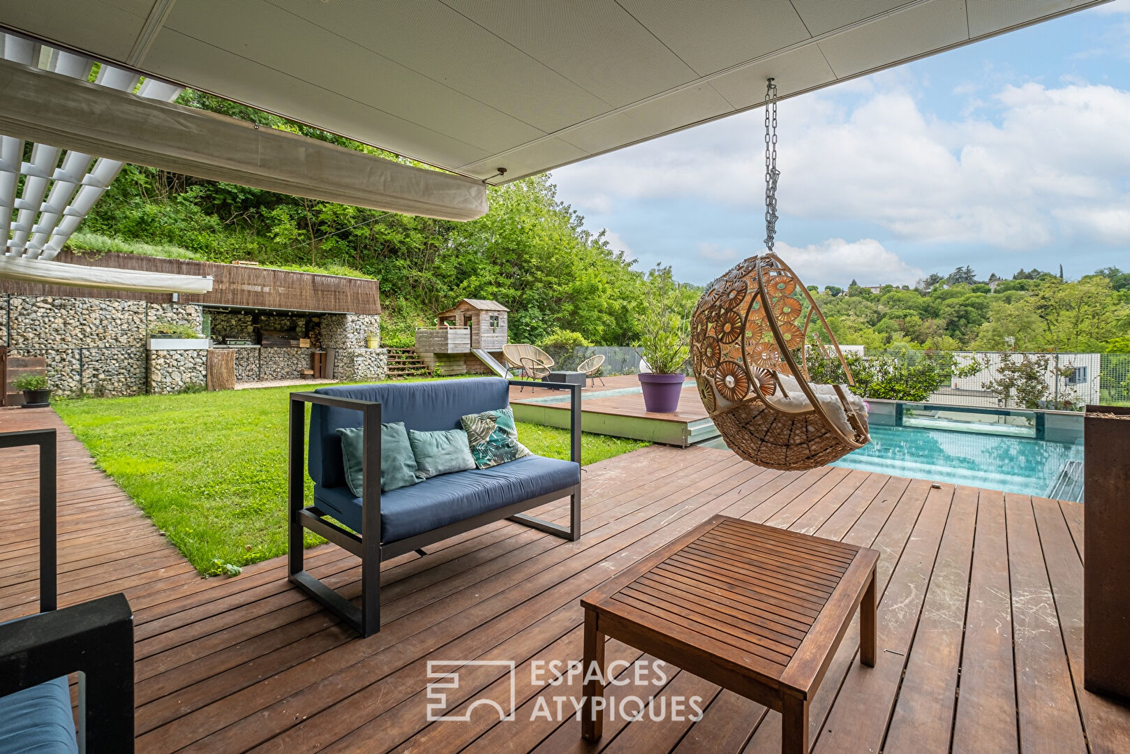 Maison contemporaine atypique et unique avec piscine