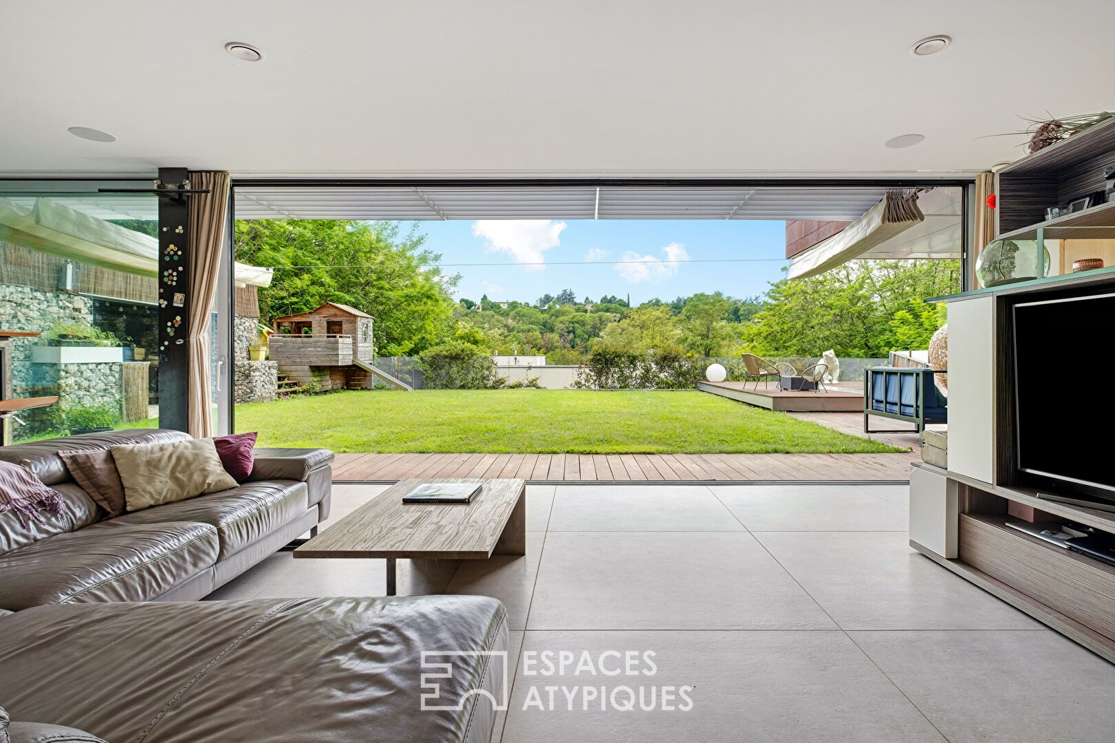 Maison contemporaine atypique et unique avec piscine