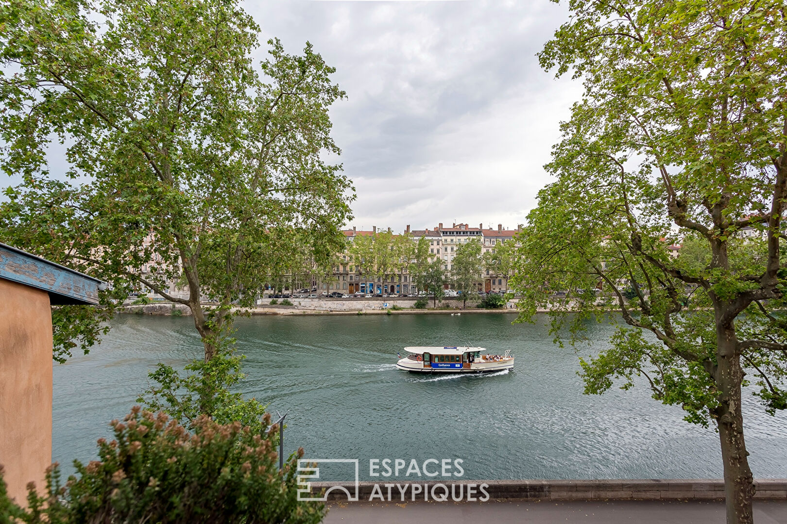 Quai Fulchiron, bourgeois rénové avec vue Saône et ascenseur