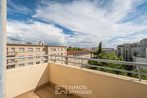 Dernier étage rénové avec balcon, coeur Monplaisir