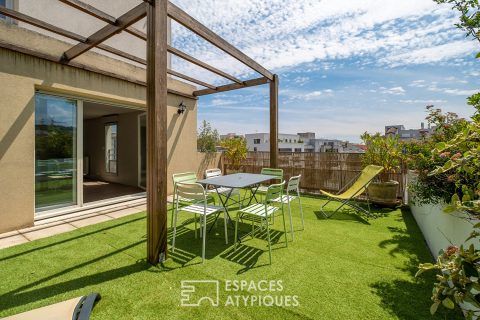 Toit-terrasse à proximité des quais du Rhône et de la place Jean Jaurès