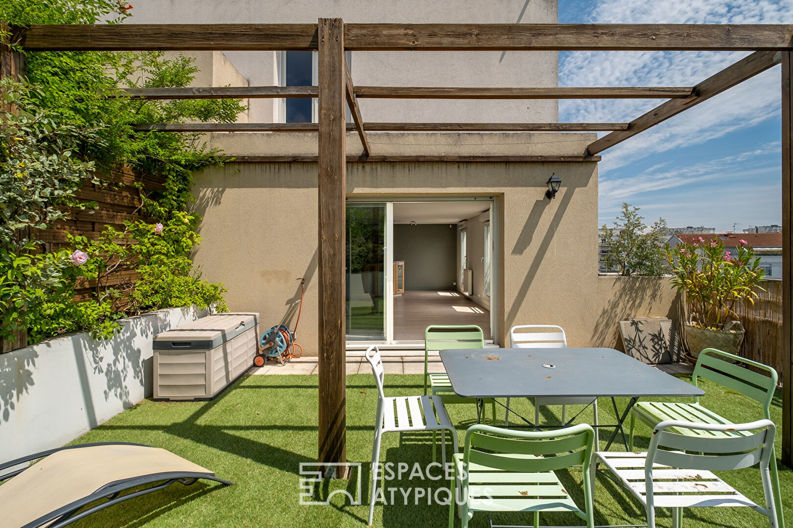 Toit-terrasse à proximité des quais du Rhône et de la place Jean Jaurès