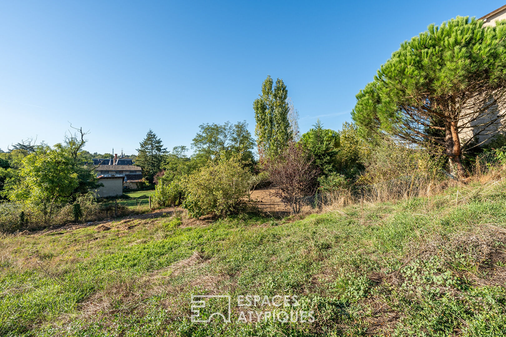 Loft contemporain avec terrasse, grand jardin et parkings