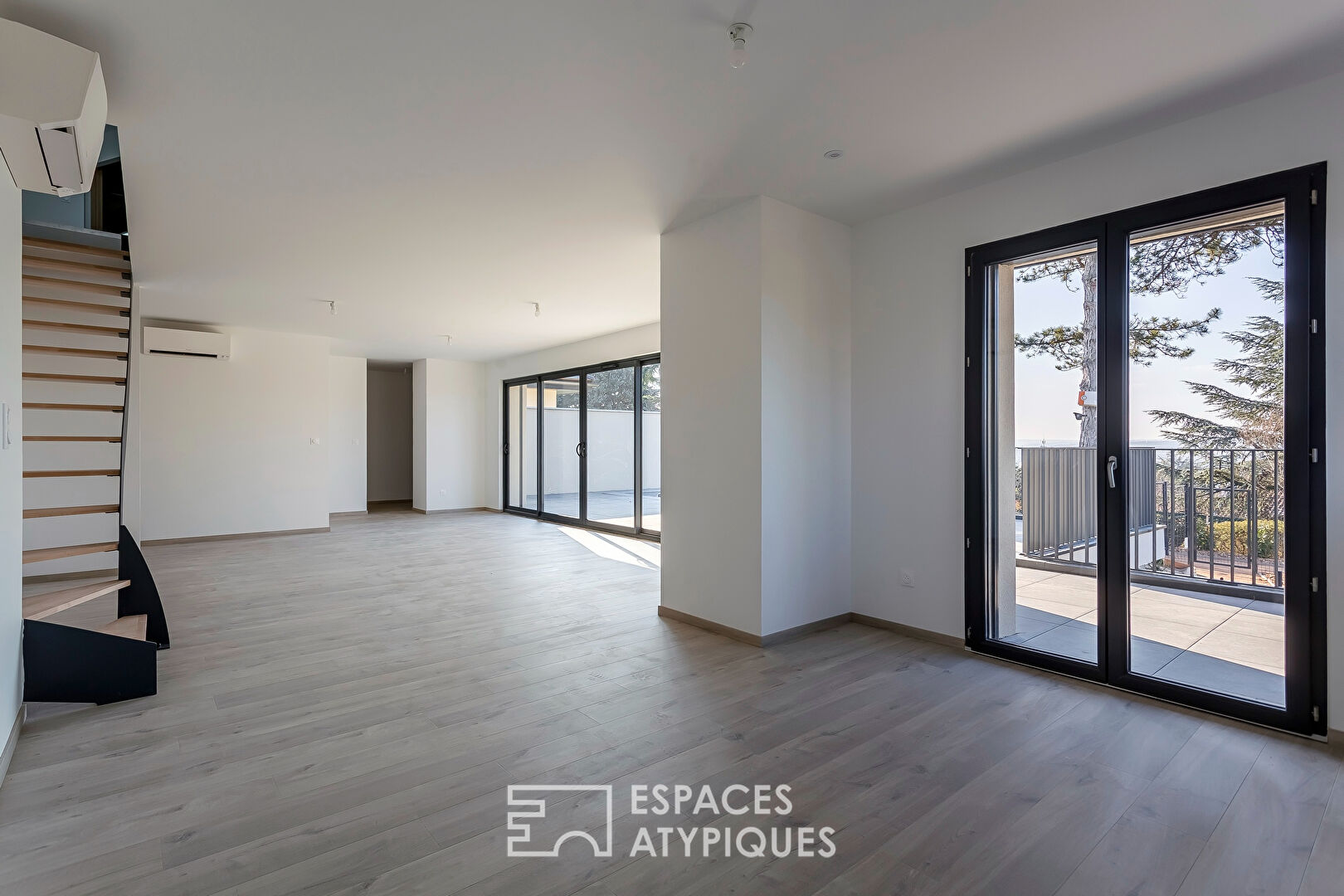 House with view and swimming pool