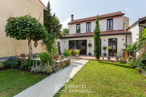 Maison avec extension contemporaine et dépendance