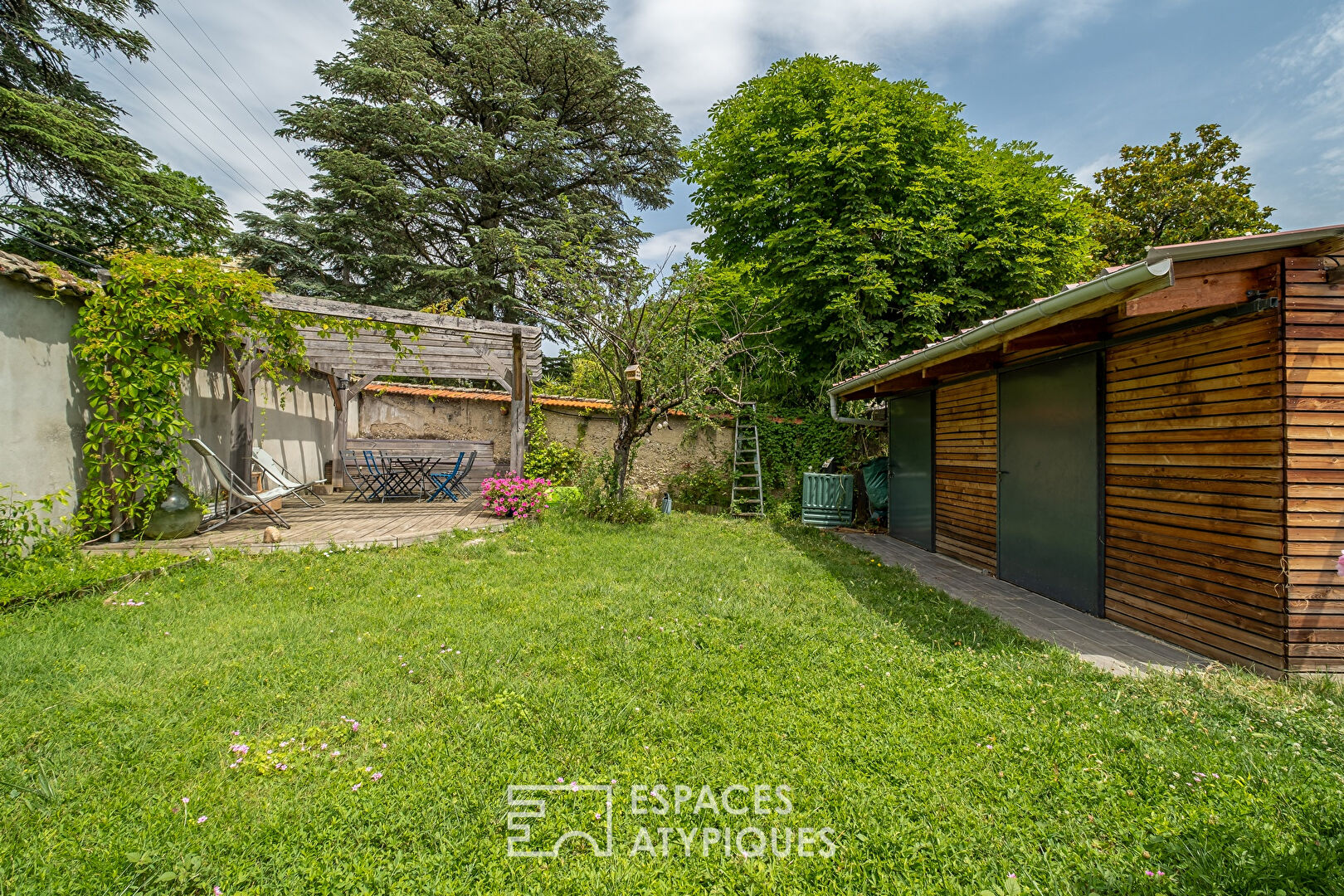 Duplex avec jardin dans une ancienne bâtisse