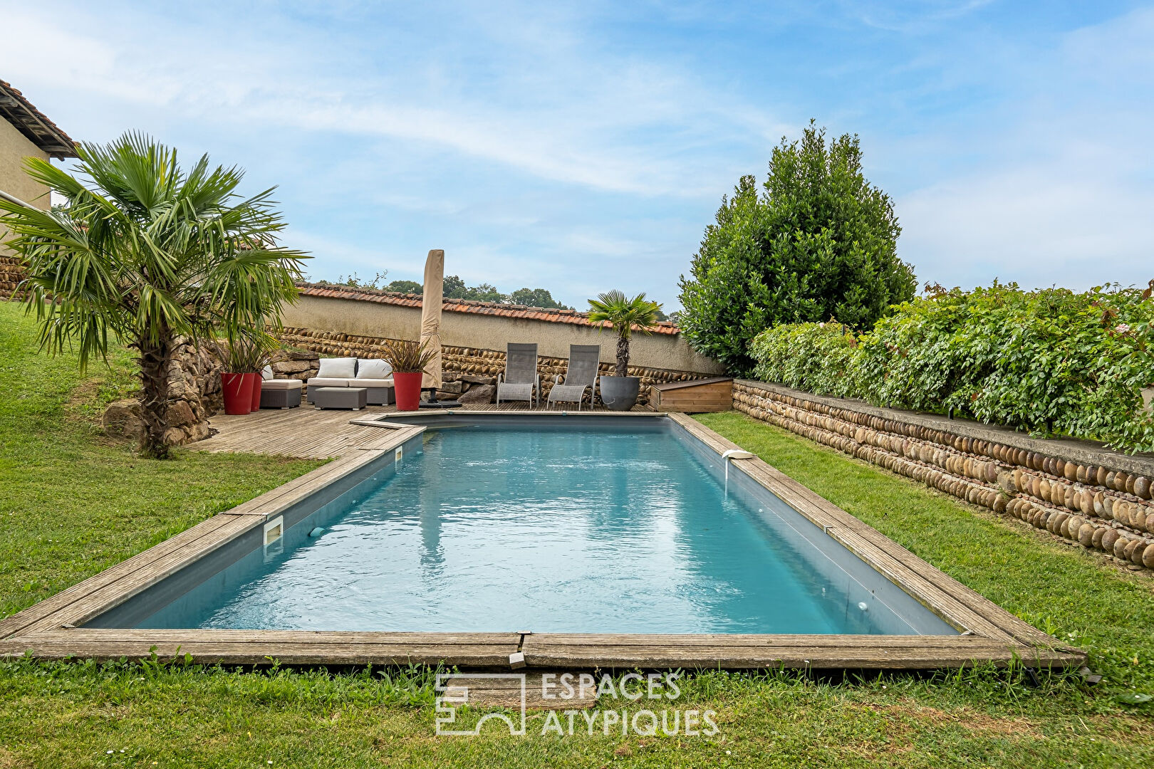 Charming renovated country house with swimming pool