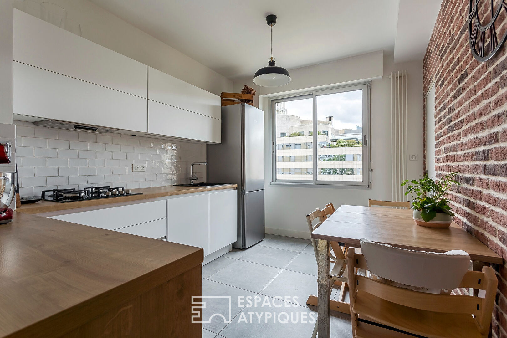 Appartement rénové en étage élevé