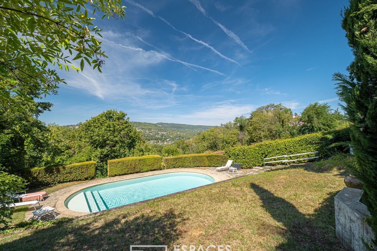 Maison de 1930 avec piscine et vue imprenable