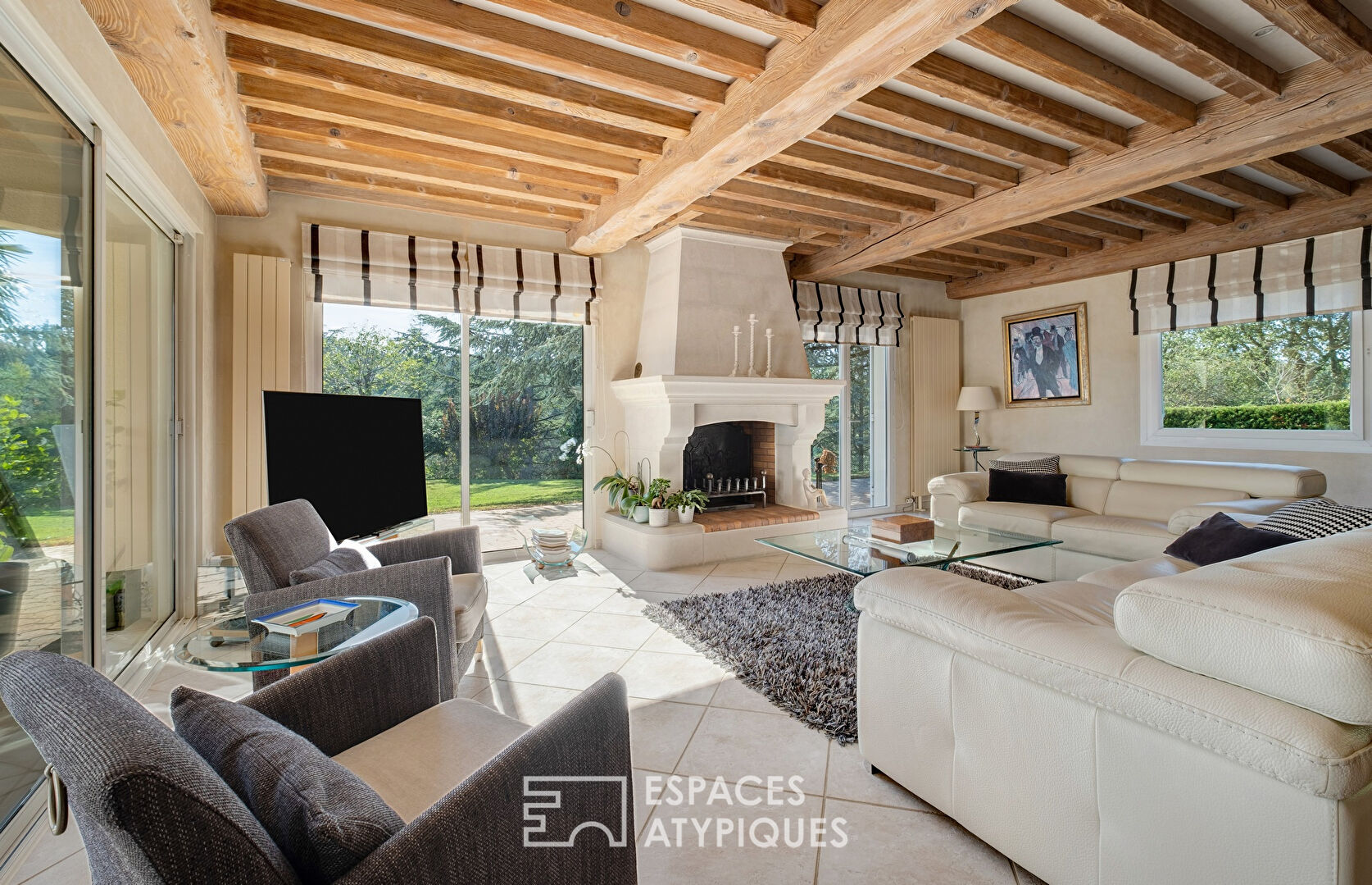 Exceptional property and its building land