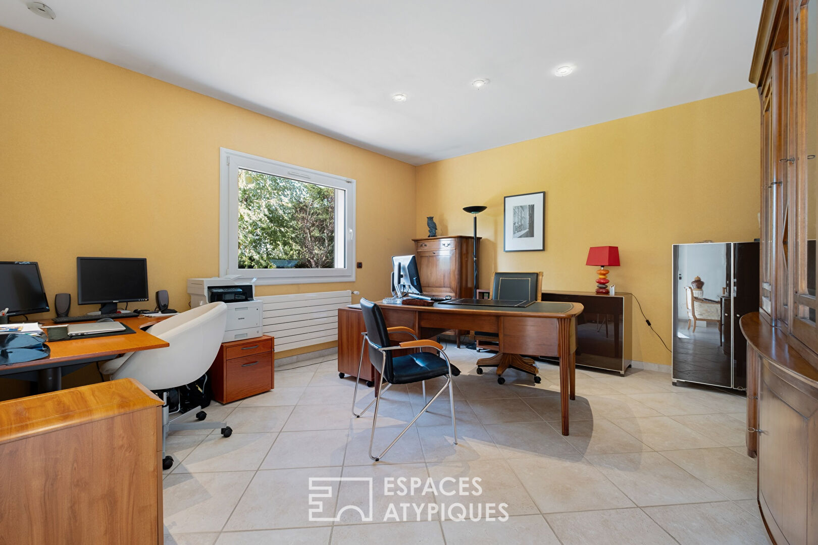 Exceptional property and its building land