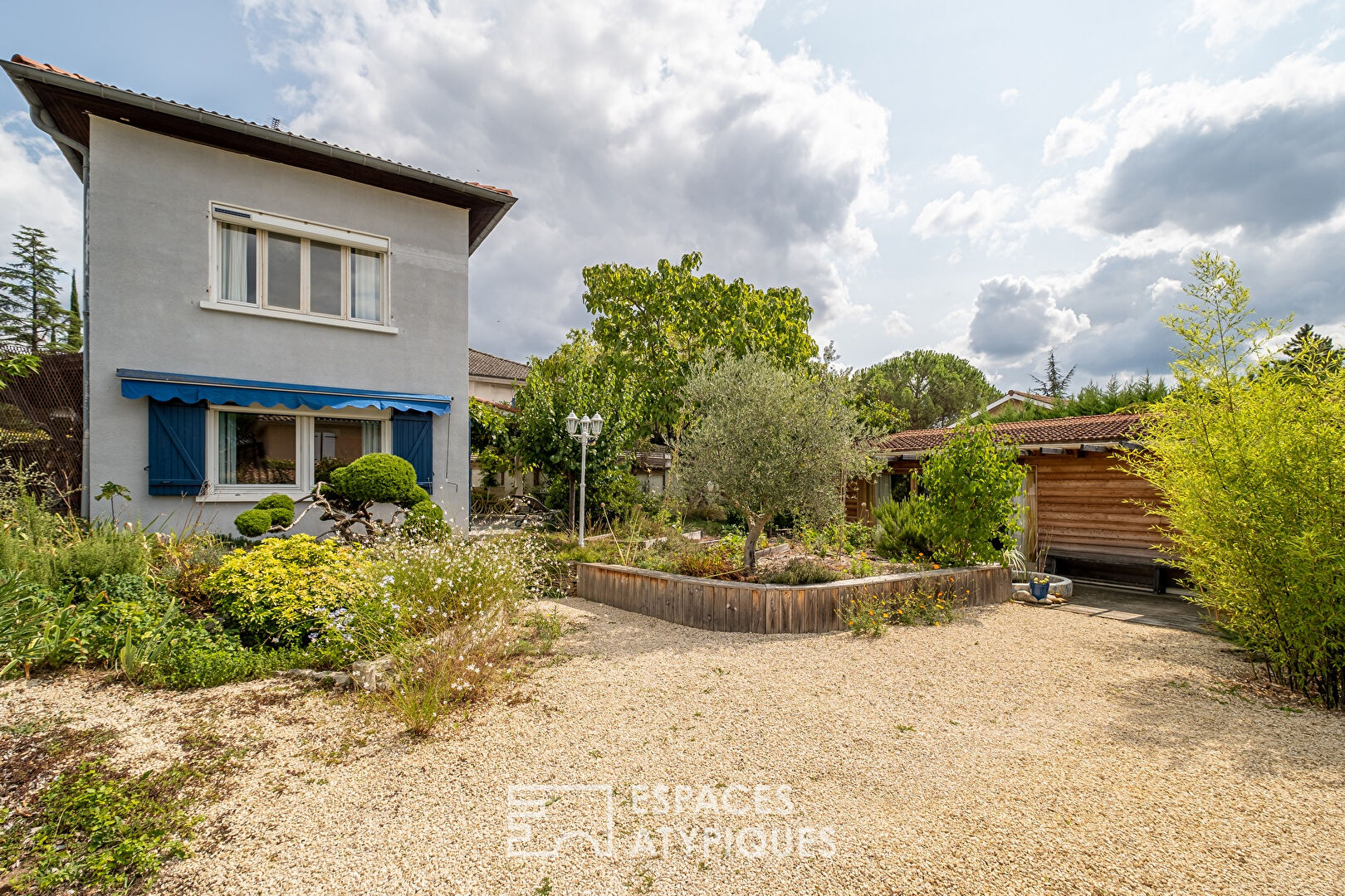 Quiet house with outbuilding