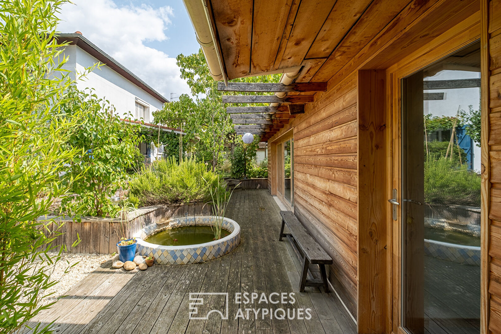 Quiet house with outbuilding