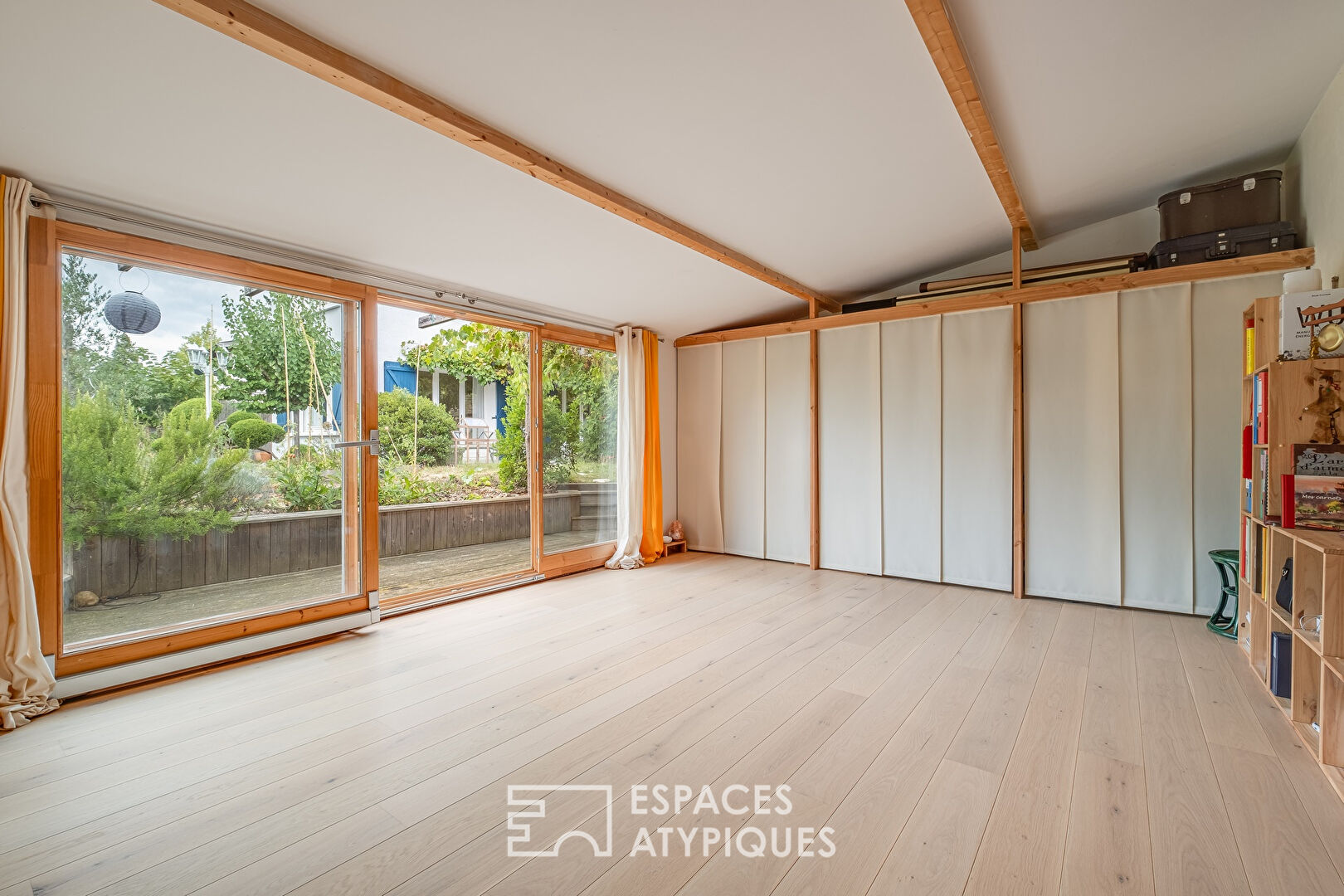 Quiet house with outbuilding