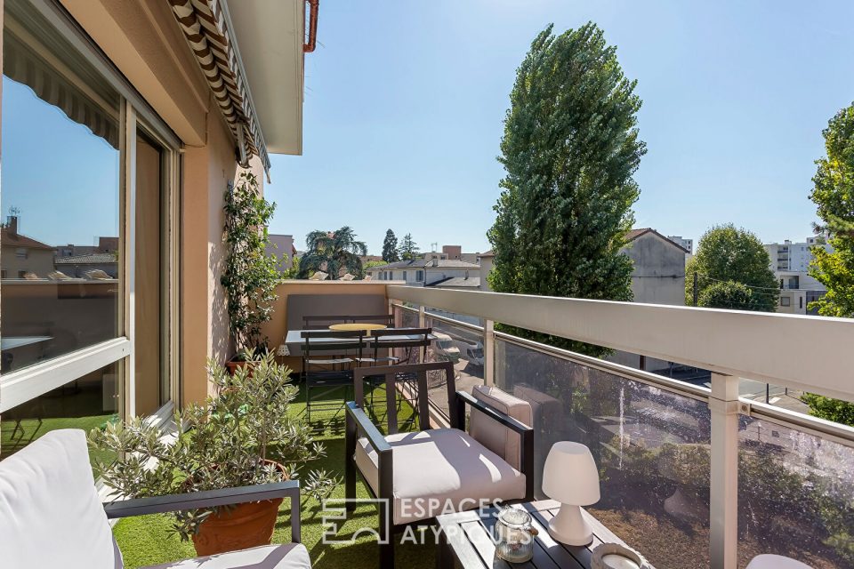 Appartement avec terrasse à proximité du métro CUIRE