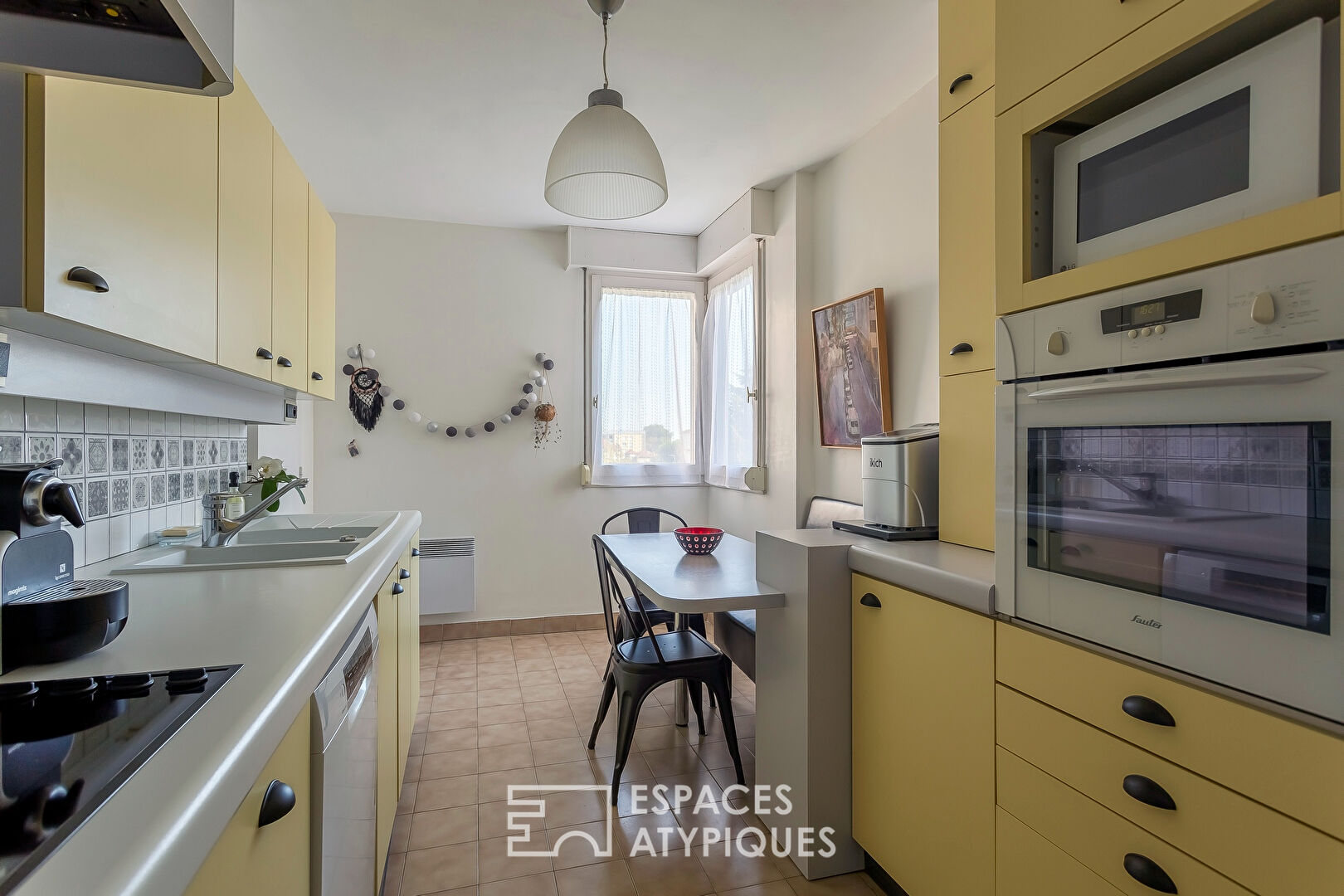 Appartement avec terrasse à proximité du métro CUIRE