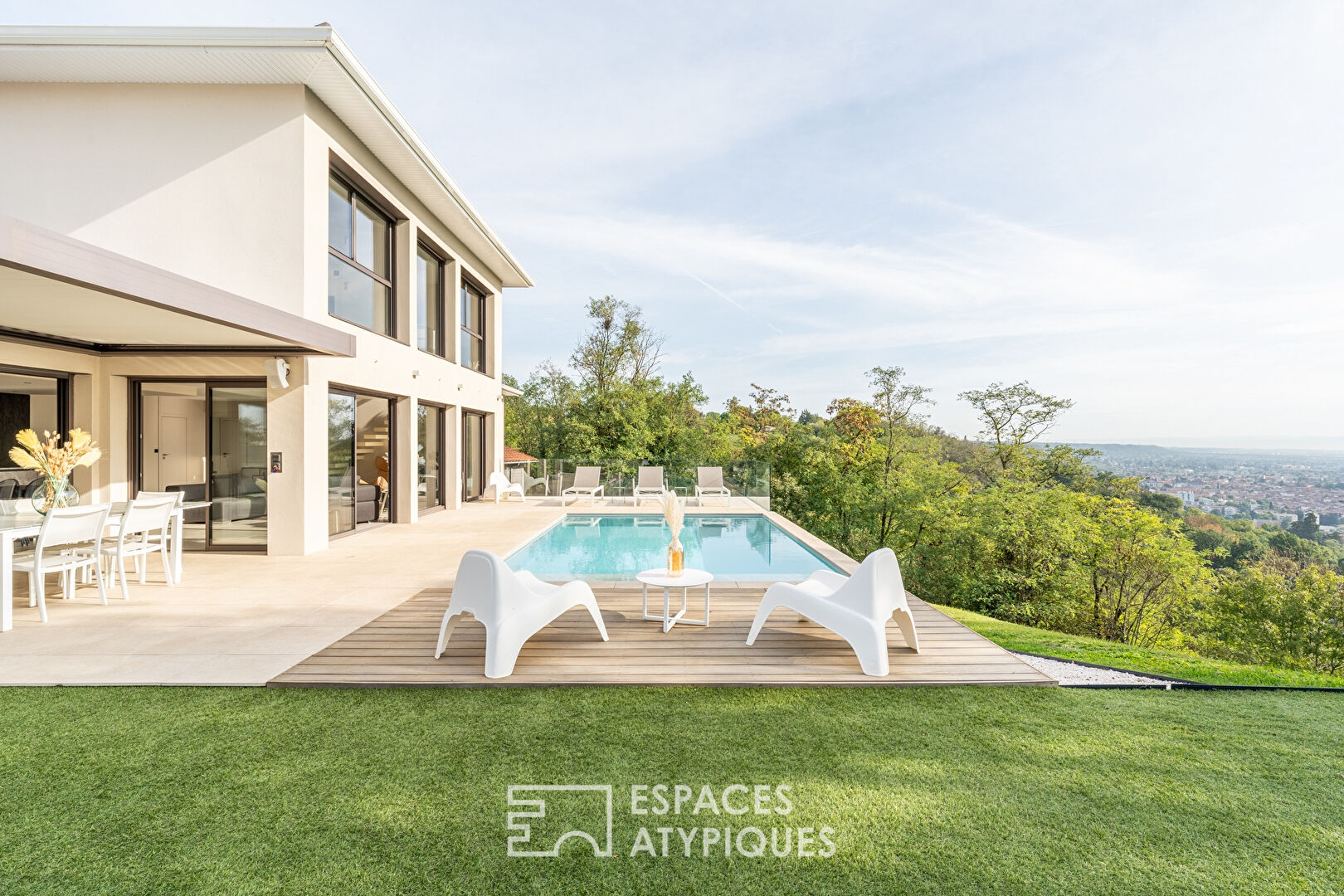 Villa contemporaine à la vue contemplative